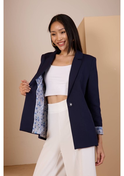 Lacivert Kruvaze Yaka Kolu Katlama Detaylı Regular Vatkalı Blazer Ceket