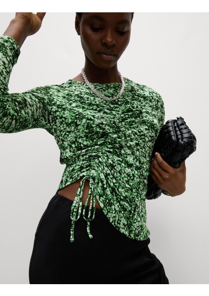 Büzgü Detaylı Desenli Bluz