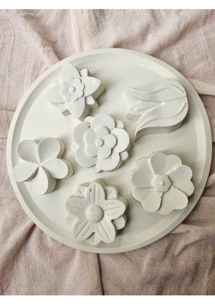 Taşlı Nişan Tepsisi – 6 Adet Kokulu Çiçek, Lavanta Kokulu, Yuvarlak 25X25 cm Dekoratif Tepsi