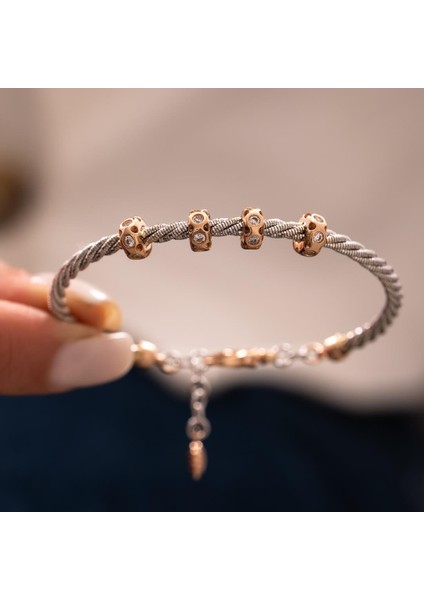 Beyaz Rose Modern Tasarım Kelepçe Bilezik fiyatları