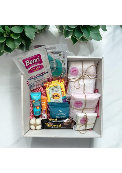 Özel Gün Hediye Kutusu | Hijyenik Ped, Kişisel Bakım, Atıştırmalık, Bubble Mum