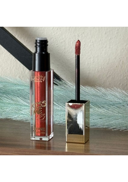 Kiss Me Shine Lip Gloss - Yoğun Kızıl Işıltılı Dudak Parlatıcısı