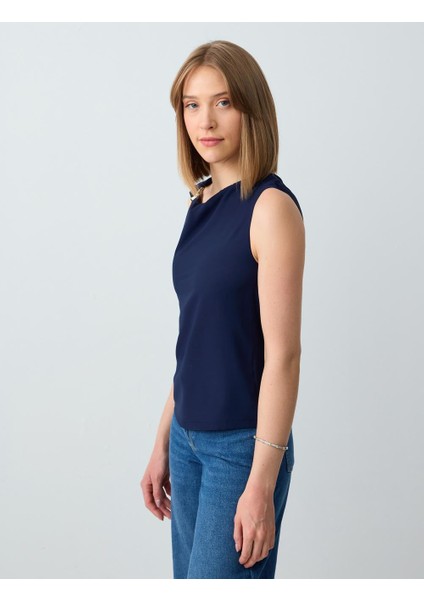 Lacivert Düz Kesim Kayık Yaka Kolsuz Dokuma Bluz modelleri