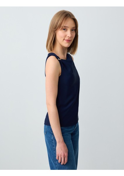 Lacivert Düz Kesim Kayık Yaka Kolsuz Dokuma Bluz fırsatları