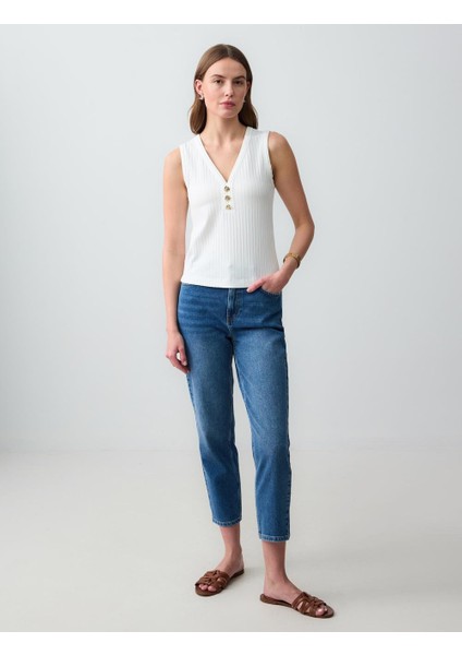 Ekru V Yaka Düğme Detaylı Kolsuz Örme Bluz fiyatları
