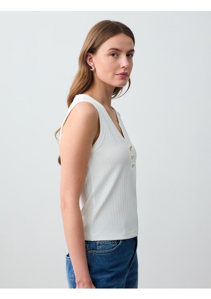 Ekru V Yaka Düğme Detaylı Kolsuz Örme Bluz fırsatları