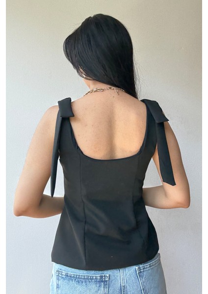 Siyah Zr Model Fiyonklu Bluz fırsatları