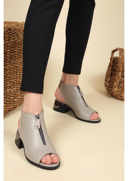 %100 Hakiki Deri Fermuar Detaylı Topuklu Sandalet VİZON