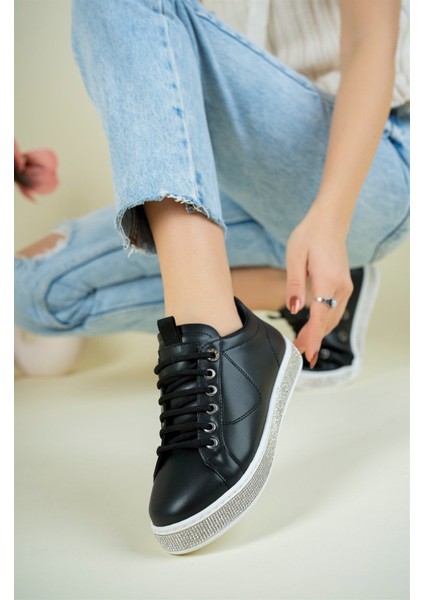 Taş Tabanlı Bağcıklı Sneakers Siyah