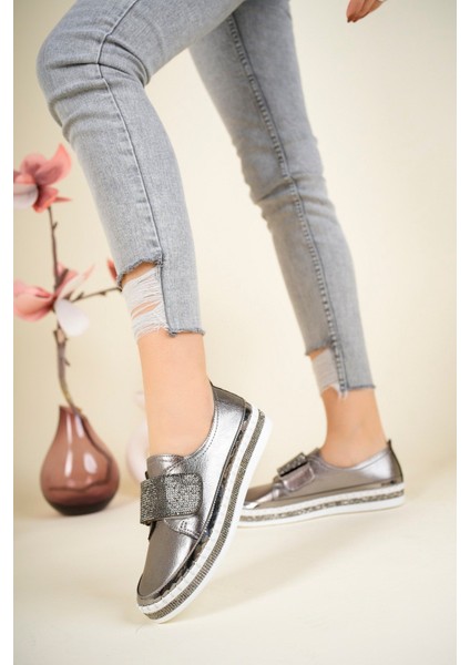 Taş Cırtlı Sneakers Platin fiyatları