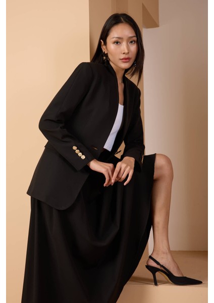 Siyah Salaş Kesim Düğme Detaylı Dokuma Blazer Ceket