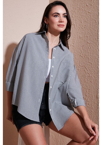 Regular Fit Uzun Kollu Cepli Çizgili Gömlek Bayan Gömlek 6772895