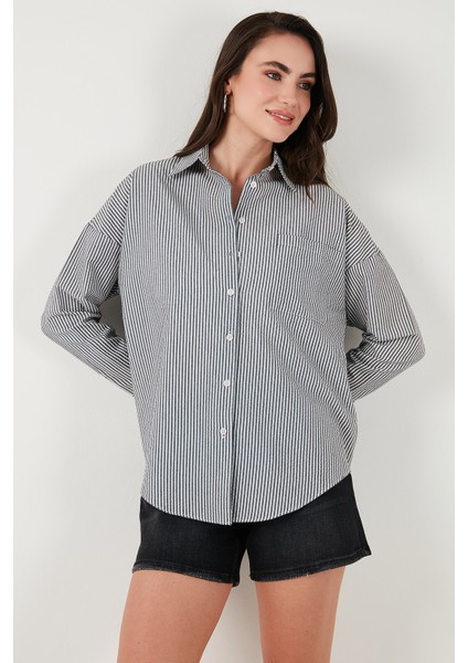 Regular Fit Uzun Kollu Cepli Çizgili Gömlek Bayan Gömlek 6772895