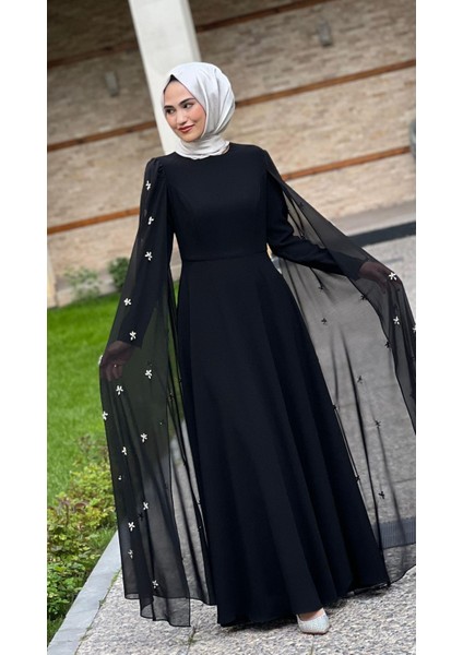 Kolları Uzun Pelerinli Taşlı Krep Elbise