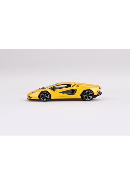 1/64 733 Lamborghini Countach Lpı 800-4 New Giallo Orion