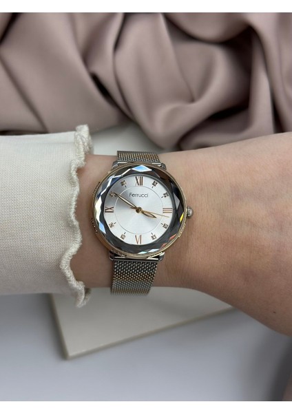 Kristal Kesim Camlı Çift Renk Gümüş ve Rose Gold Tek Taşlı Şık Tasarım Ferrucci Kadın Saati
