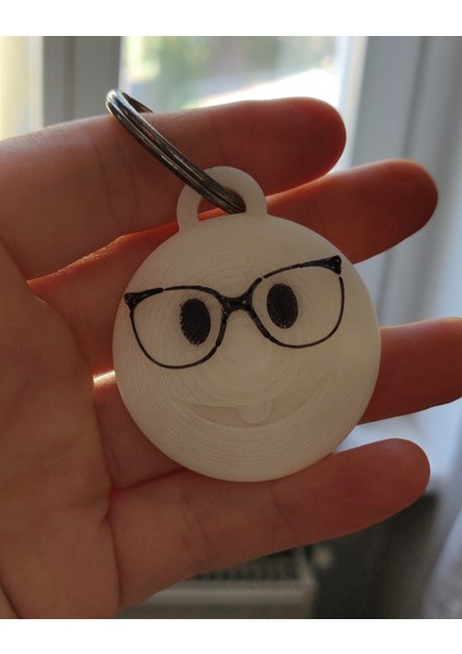 Nerd Face Emoji Anahtarlık Sadece Plastik Aparattır.