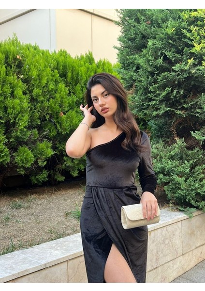 Kadın Uzun Kollu Yırtmaçlı Önü Pile Detay Kadife Elbise