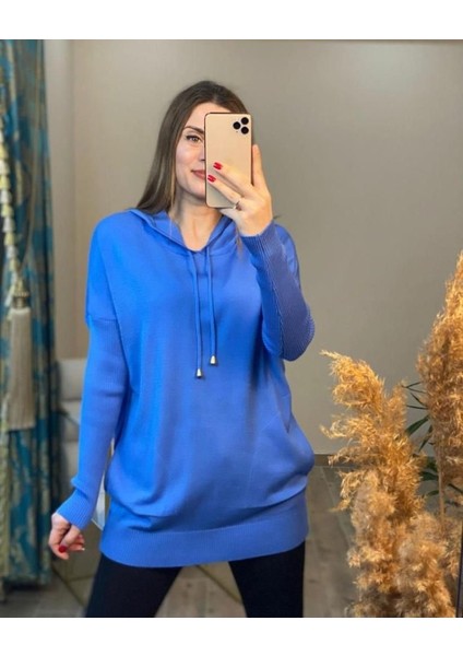 Leyla Sanat Sanata Yeni Bir Bakış Açısı Kadın Uzun Kollu Kapüşon Detay Triko Tunik