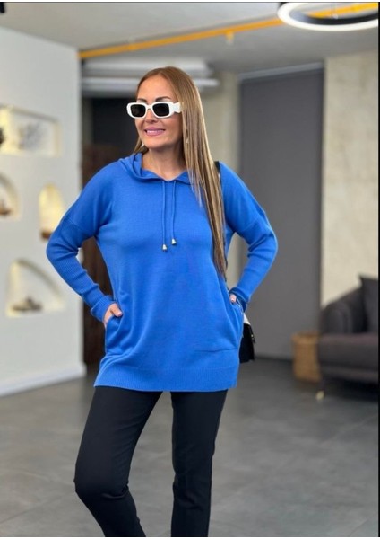 Leyla Sanat Sanata Yeni Bir Bakış Açısı Kadın Uzun Kollu Kapüşon Detay Triko Tunik