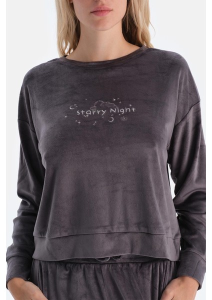 Gri Nakış Detaylı Uzun Kollu Kadife Pijama