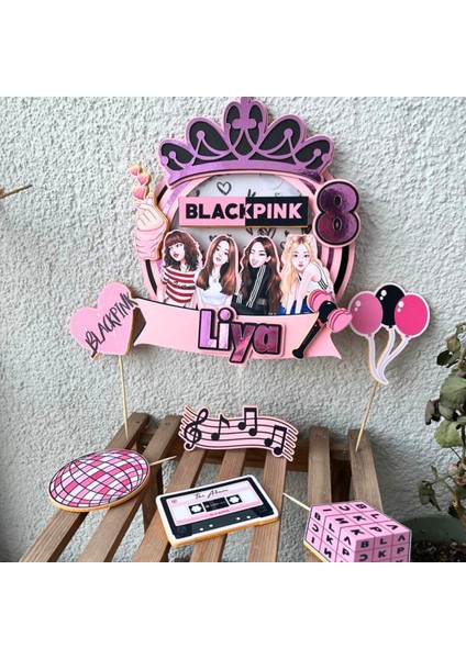 Blackpink Temalı Kız Çocuk Doğum Günü Isme Özel 3D Pasta Parti Süsü Seti Cake Topper (22 x 21 cm )
