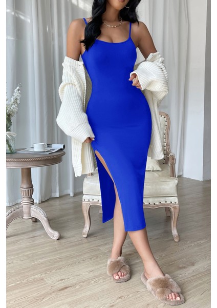 Kadın Mavi Yırtmaçlı Diz Altı Vücüdu Saran Gecelik