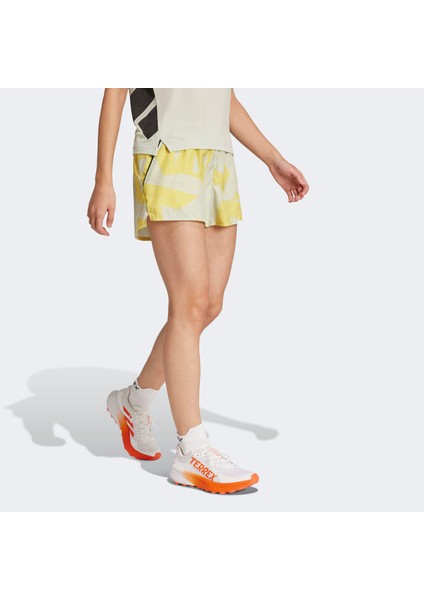 Terrex Multi Light Printed Kadın Sarı Koşu Şortu.- fırsatları