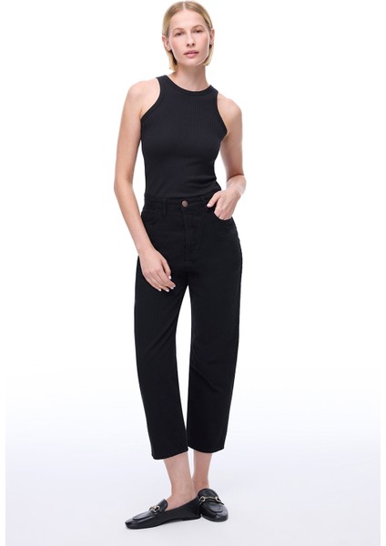 Amorinas Slim Fit Standart Boy Sıfır Kol Bisiklet Yaka Siyah Bluz