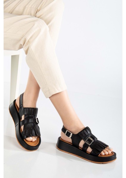 Kadın Deri Püsküllü Tokalı Sandalet - Taba