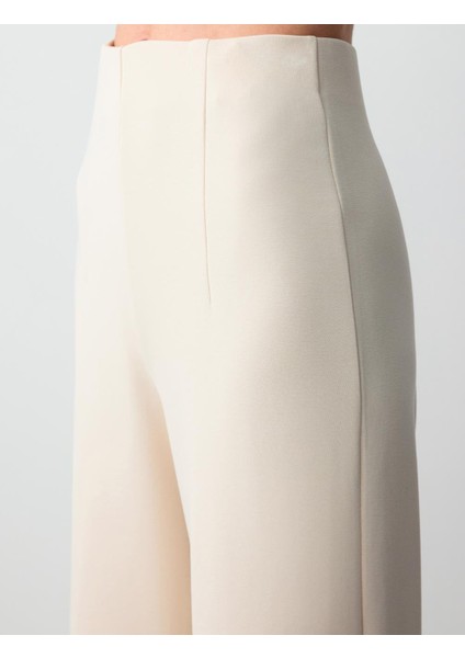 Açık Bej Rahat Kesım Yüksek Bel Bol Paça Kısa Örme Pantolon indirimleri