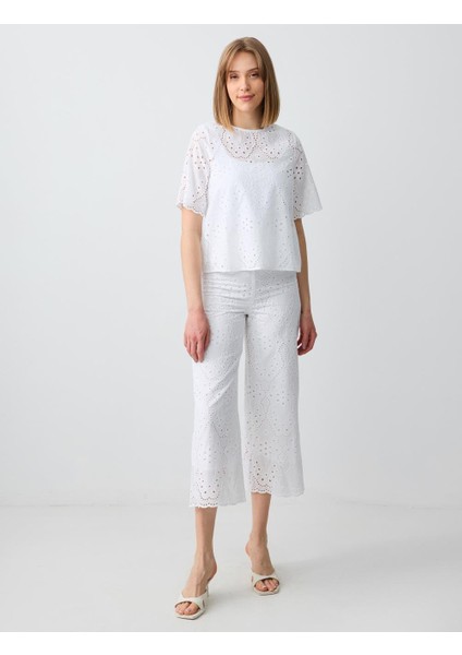 Beyaz Rahat Kesim Yüksek Bel Bol Paça Ajurlu Pamuklu Pantolon