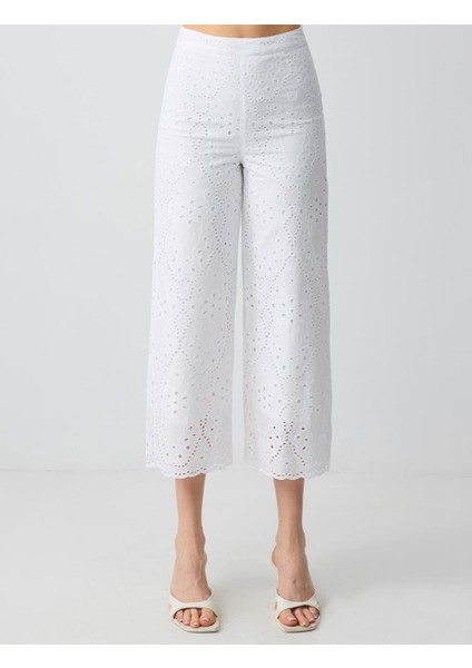 Beyaz Rahat Kesim Yüksek Bel Bol Paça Ajurlu Pamuklu Pantolon fırsatları