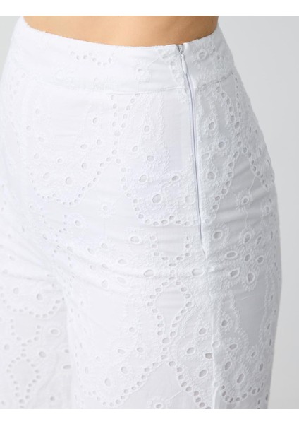 Beyaz Rahat Kesim Yüksek Bel Bol Paça Ajurlu Pamuklu Pantolon indirimleri