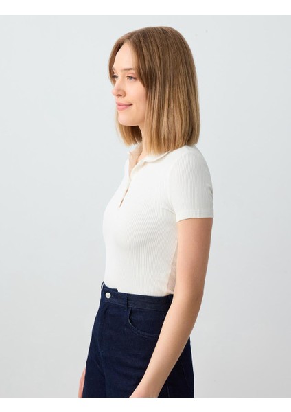 Beyaz Dar Kesim Kısa Kollu Polo Yaka Örme Tişört modelleri