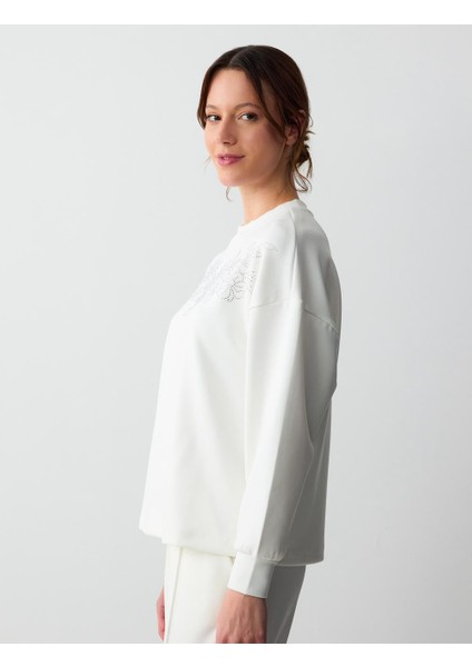 Beyaz Bisiklet Yaka Uzun Kollu Çiçek Desenli Örme Sweatshirt