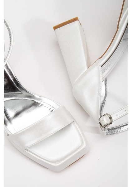 Matilda Beyaz Sedef Cilt Platformlu Açık Burunlu Kalın Topuklu Ayakkabı modelleri