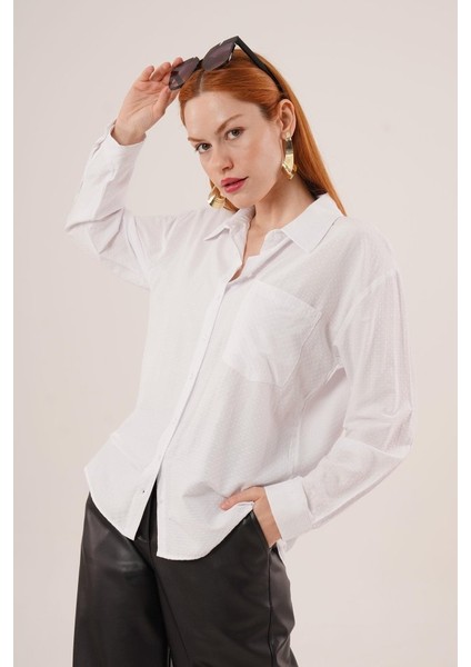 Desenli Tek Cepli Klasik Kesim Düğmeli Beyaz Gömlek