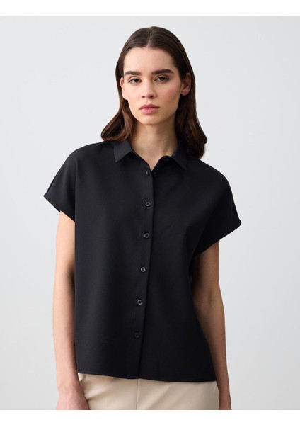 Siyah Düz Kesim Kolsuz Dokuma Gömlek