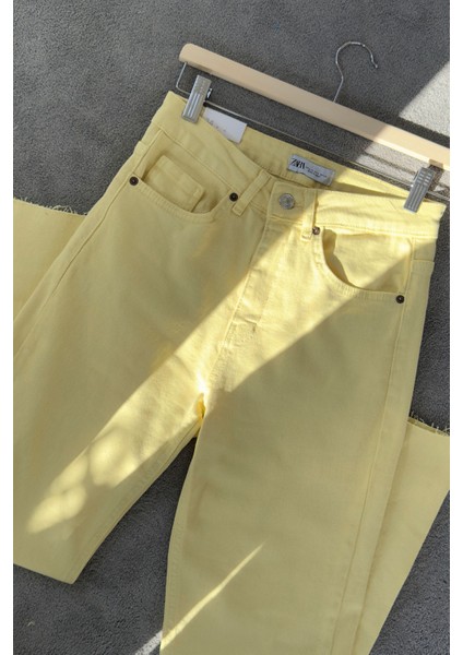 Kesik Paça Boyfit Jean- Sarı