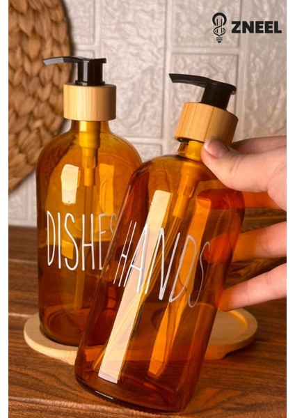 Cam 2’li Sabunluk Seti – “dishes & Hands” Yazılı, Bambu Kapaklı ve Standlı
