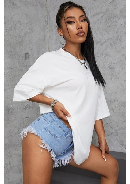 Kadın Beyaz Oversize Kesim Bisiklet Yaka Oversize Tişört modelleri