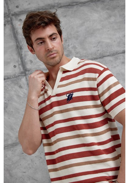 Kırmızı Çizgili Örme Kumaş Yakalı Oversize Tshirt