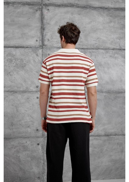 Kırmızı Çizgili Örme Kumaş Yakalı Oversize Tshirt modelleri