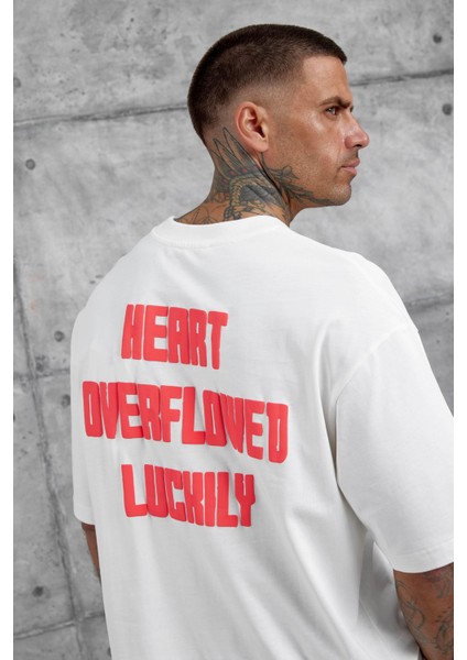 Beyaz Kalp Küpür Baskılı Oversize Tshirt fırsatları