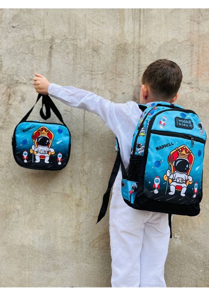 Waddell Lisanslı Siyah-Mavi Astronot Desenli Okul Sırt Çantası & Beslenme Çantası indirimleri