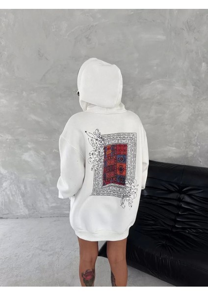 Uzun Kol Kapüşonlu Ön ve Arka Baskılı Sweatshirt - Beyaz