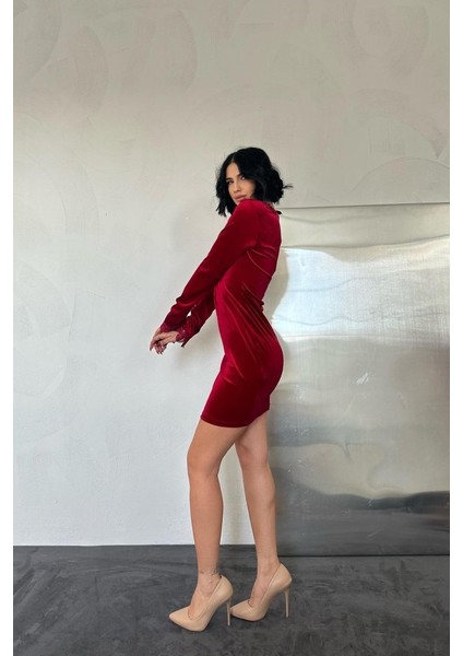 Kırmızı Yaka ve Kol Dantelli Mini Elbise