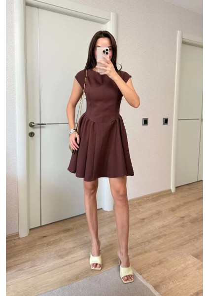 Sırt Dekolteli Çan Detaylı Mini Elbise - Kahverengi