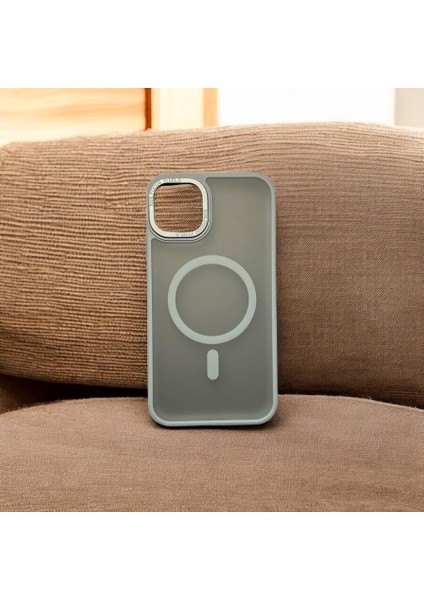 Apple iPhone 12 Pro ve 12 Uyumlu Magsafe Özellikli Yan Kısımları Silikon Koruyucu Kılıf